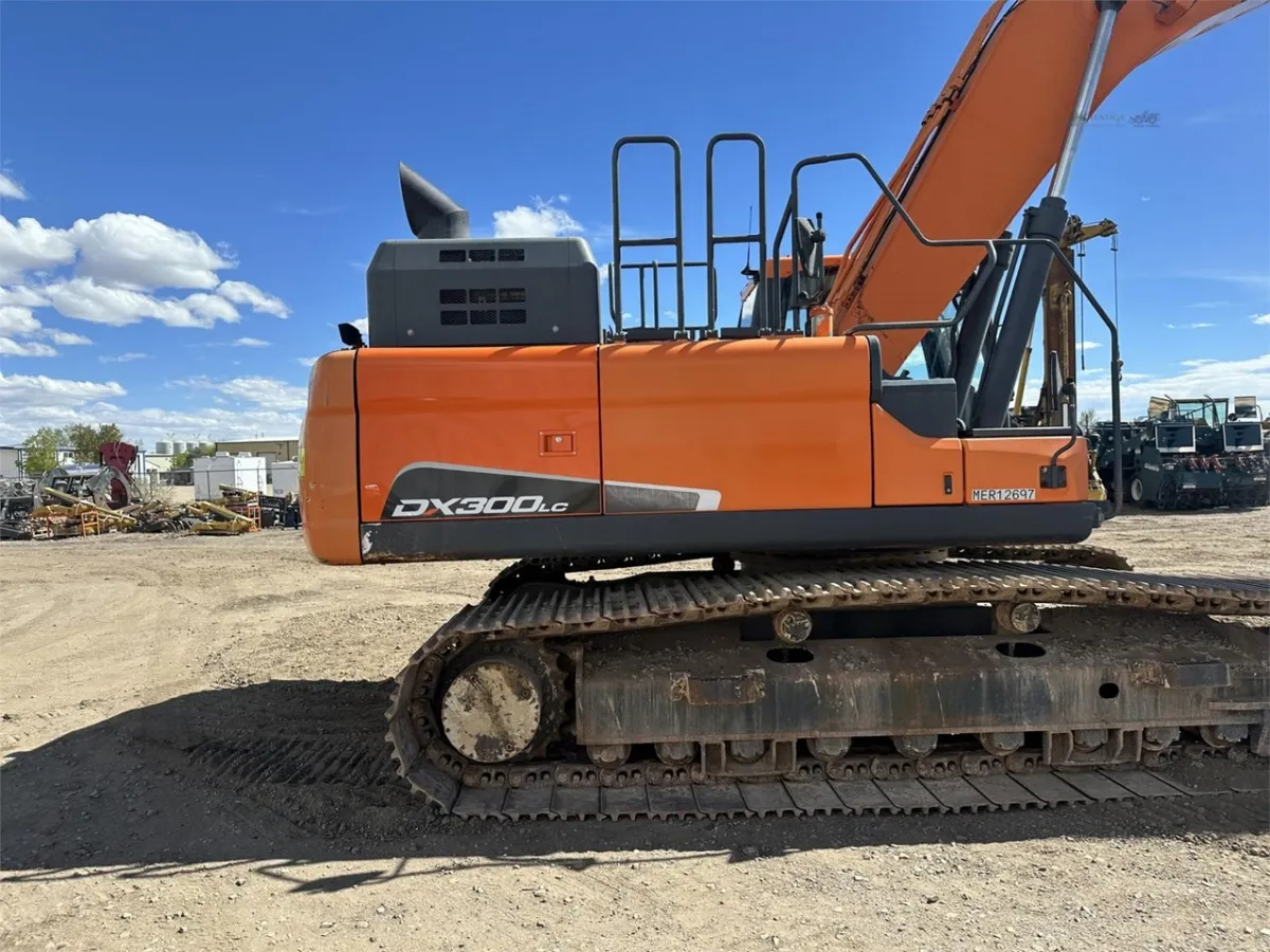 2015 DEVELON (Doosan) DX300 LC-5 Excavators for sale in Brighton, CO - listing photo 5 of 10