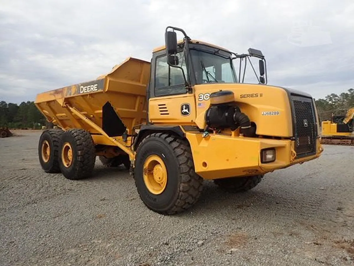2015 Deere 300D II Articulated Truck for sale in Andrews, SC - listing photo 2 of 10