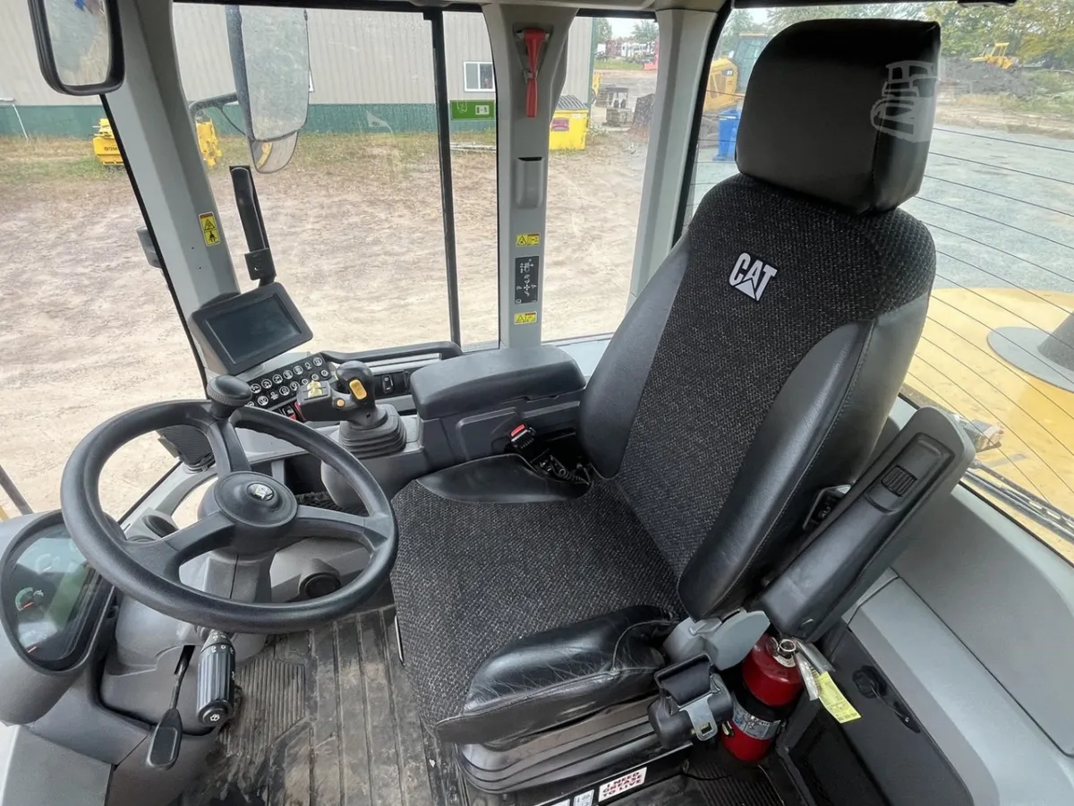 2017 Caterpillar 938M Wheel Loaders for sale in Holcombe, WI - listing photo 8 of 10