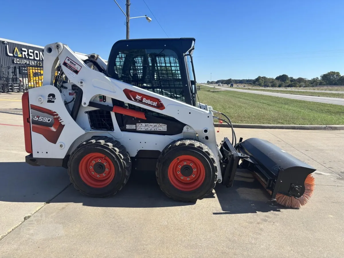 2021 Bobcat S590 Skid Steer Loaders for sale in Strafford, MO - listing photo 5 of 10