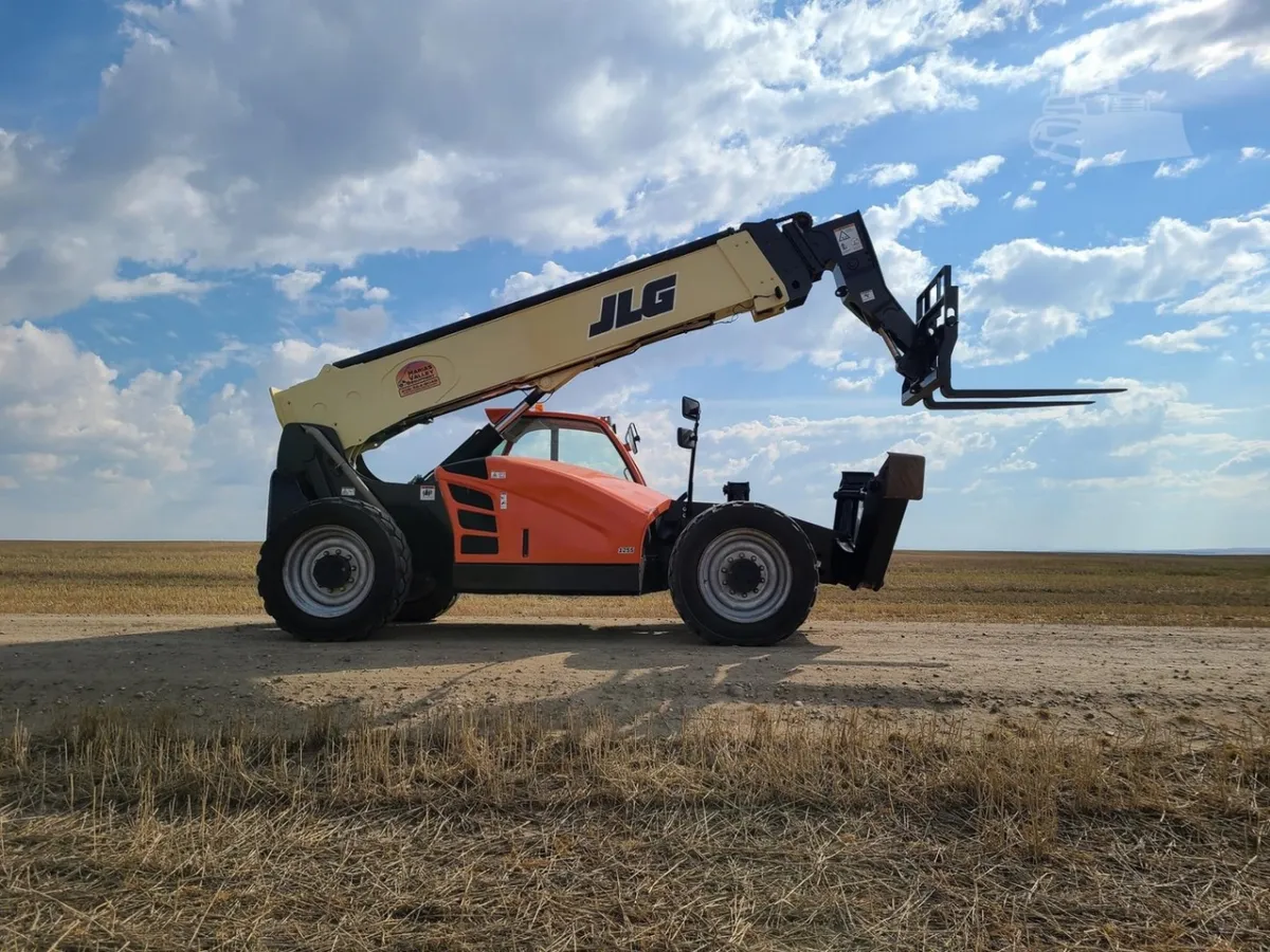 2017 JLG jlg-1255 Telehandler Telescopic Forklift for sale in Loma, MT - listing photo 3 of 10