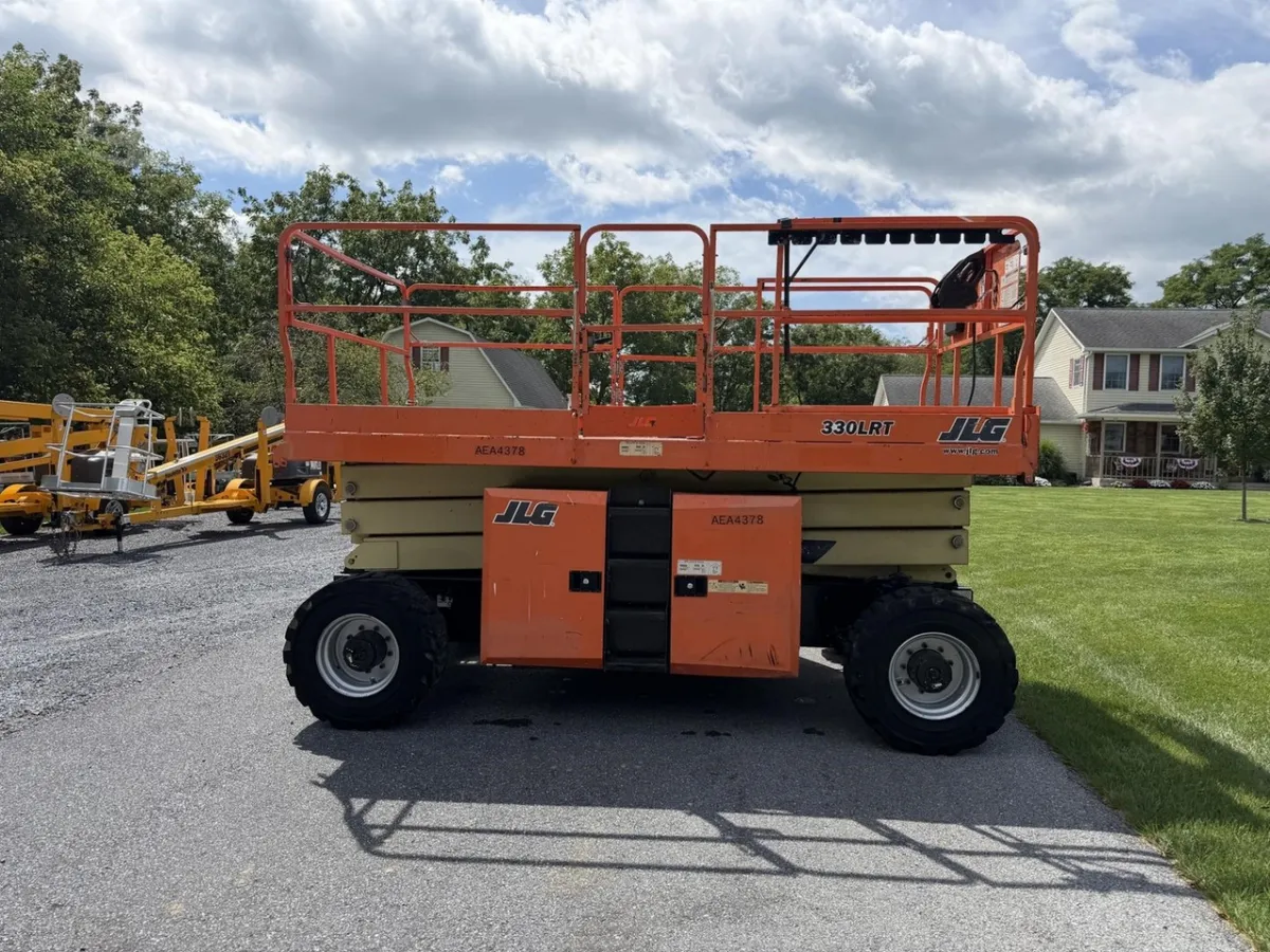 2018 JLG 330LRT Scissor Lift Rough Terrain for sale in Annville, PA - listing photo 5 of 10