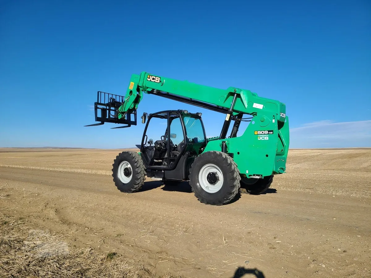 2017 JCB 509-42 Telehandler Telescopic Forklift for sale in Loma, MT - listing photo 3 of 10