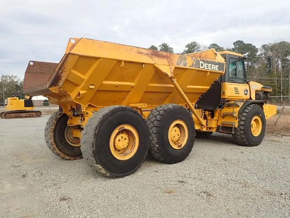 2015 Deere 300D II Articulated Truck for sale in Andrews, SC - listing photo 6 of 10