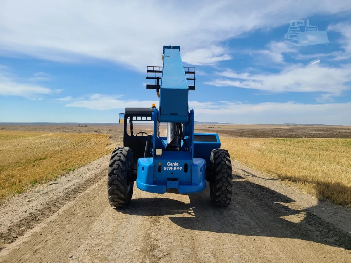 2015 Genie genie-gth-844 Telehandler Telescopic Forklift for sale in Loma, MT - listing photo 8 of 10