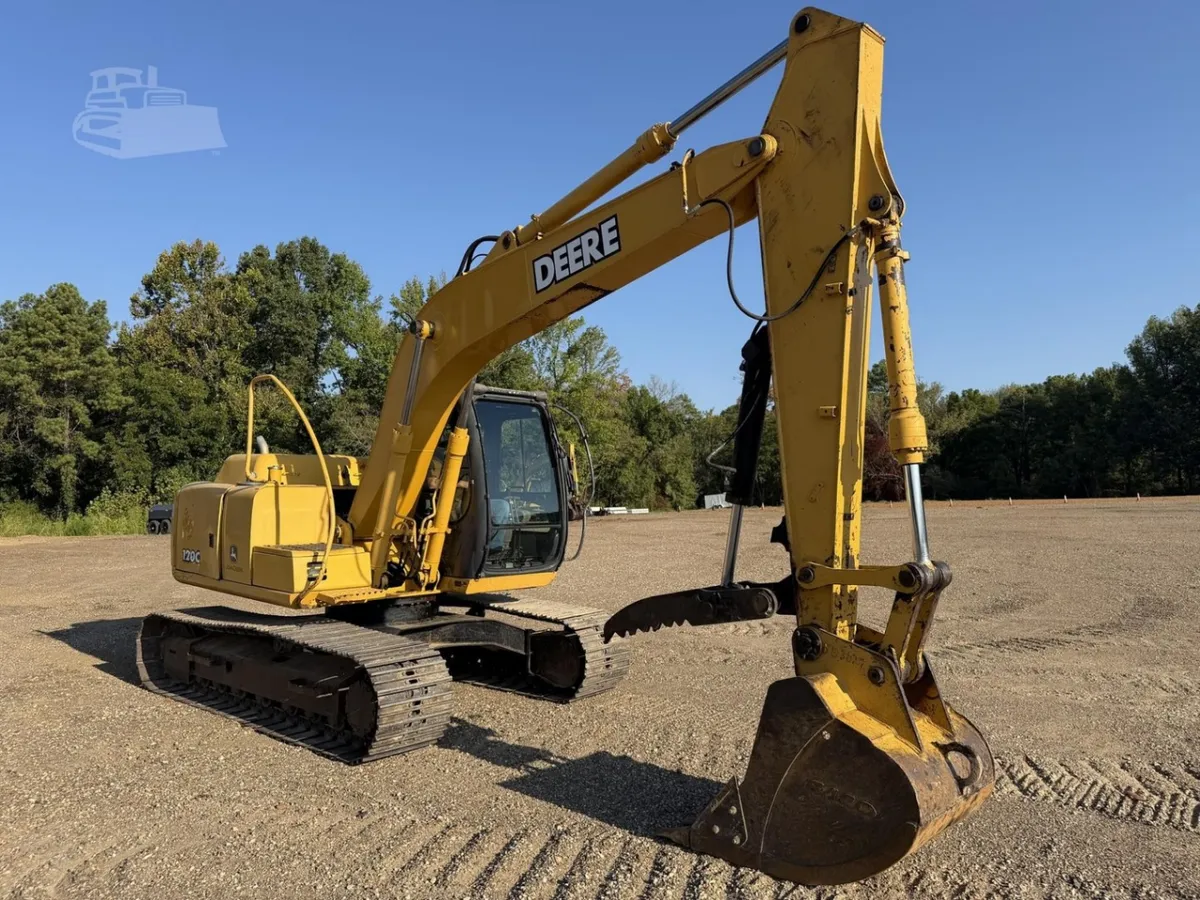 2004 John Deere 120C Excavators for sale in Nesbit, MS - listing photo 2 of 10