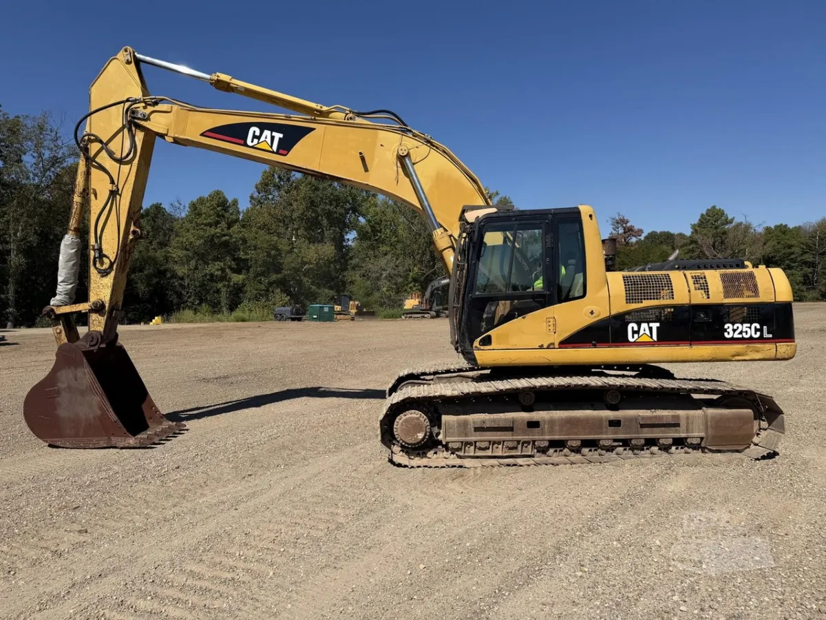 2002 Caterpillar 325CL Excavators for sale in Nesbit, MS - listing photo 2 of 10