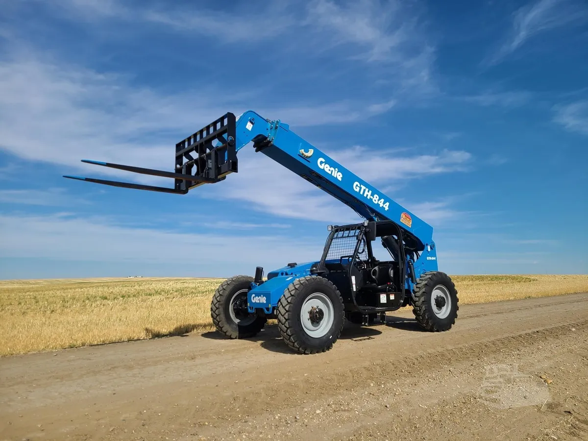 2015 Genie genie-gth-844 Telehandler Telescopic Forklift for sale in Loma, MT - listing photo 4 of 10