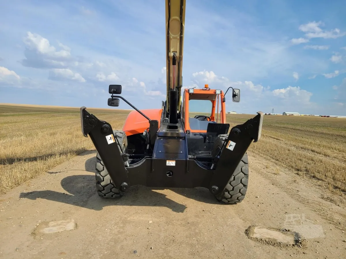 2017 JLG jlg-1255 Telehandler Telescopic Forklift for sale in Loma, MT - listing photo 8 of 10