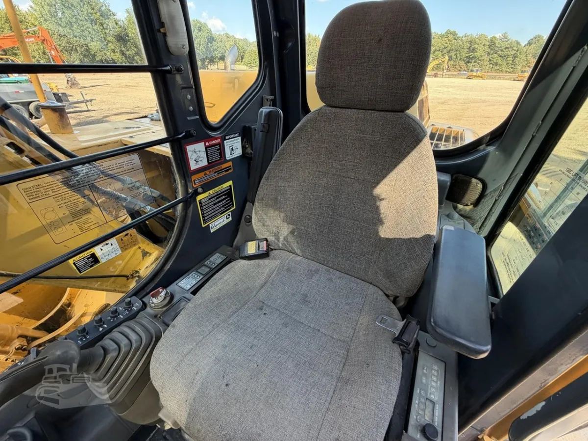 2004 John Deere 120C Excavators for sale in Nesbit, MS - listing photo 8 of 10