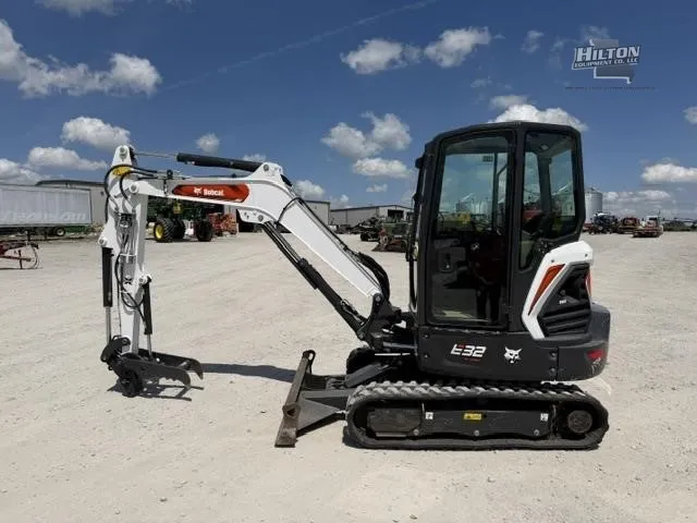 2022 Bobcat E32i Excavators for sale in Gallatin, MO - listing photo 2 of 8