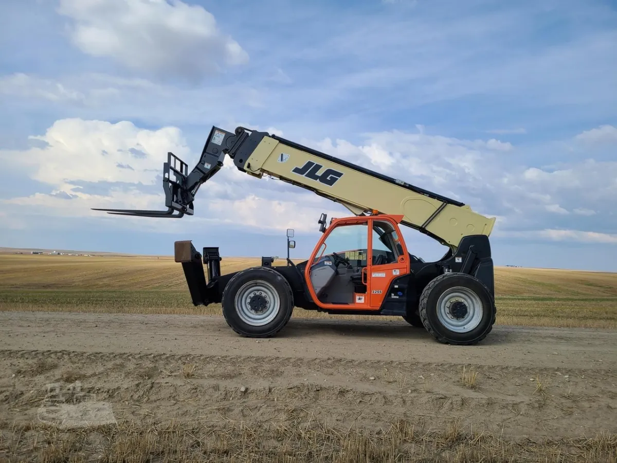 2017 JLG jlg-1255 Telehandler Telescopic Forklift for sale in Loma, MT - listing photo 2 of 10