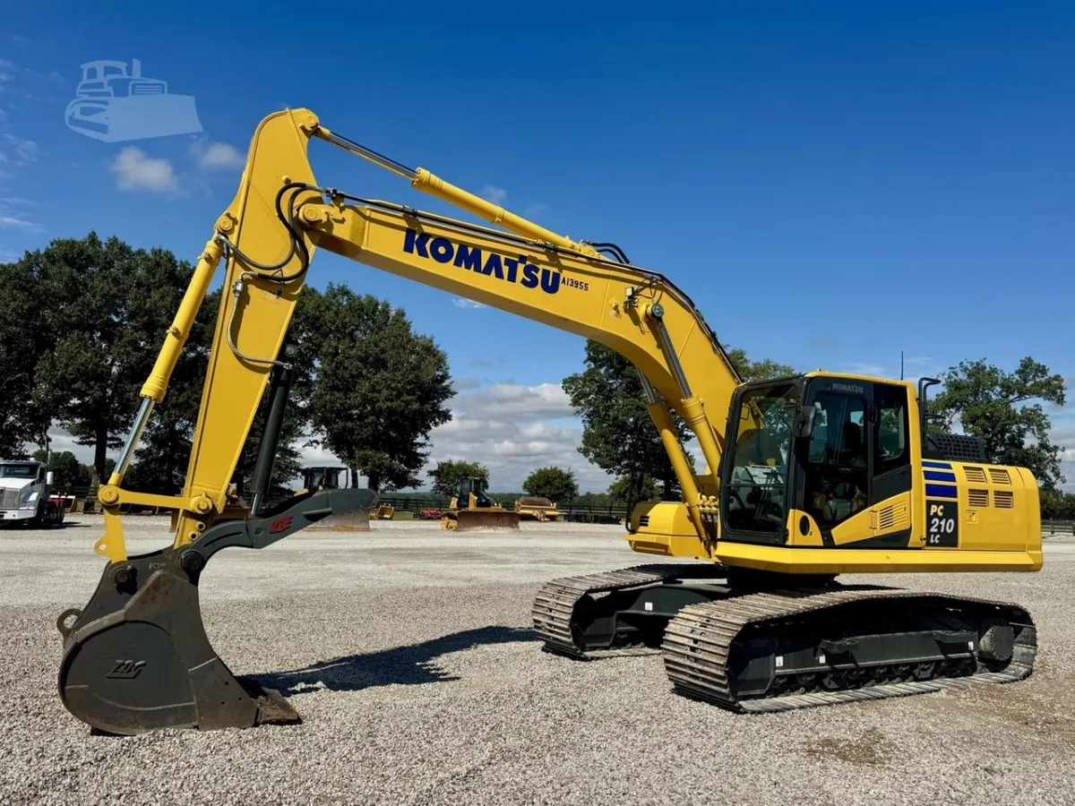 2025 Komatsu PC210LC-11 Excavators for sale in Jackson, TN - listing photo 2 of 10