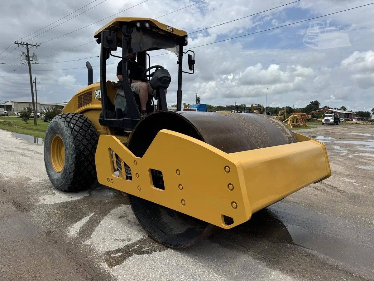2022 Caterpillar CS10GC Smooth Drum Rollers for sale in Mulberry, FL - listing photo 4 of 10