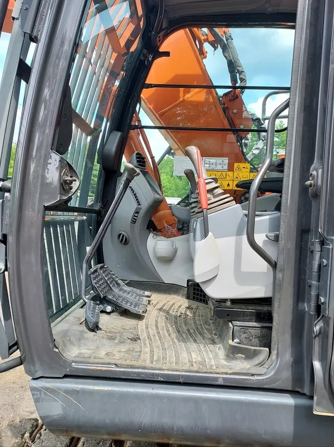 2021 Hitachi ZX135USK-6 Excavators for sale in Lebanon, ME - listing photo 5 of 11