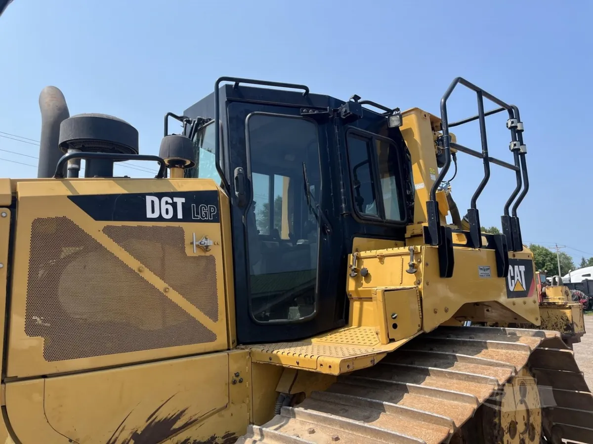 2015 Caterpillar D6T LGP Dozers for sale in Holcombe, WI - listing photo 5 of 10