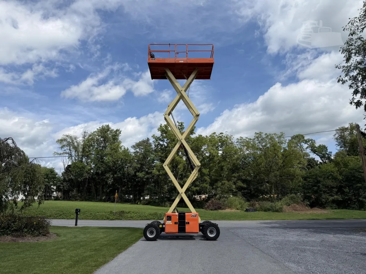 2018 JLG 330LRT Scissor Lift Rough Terrain for sale in Annville, PA - listing photo 7 of 10