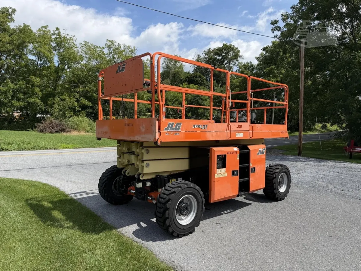 2018 JLG 330LRT Scissor Lift Rough Terrain for sale in Annville, PA - listing photo 2 of 10