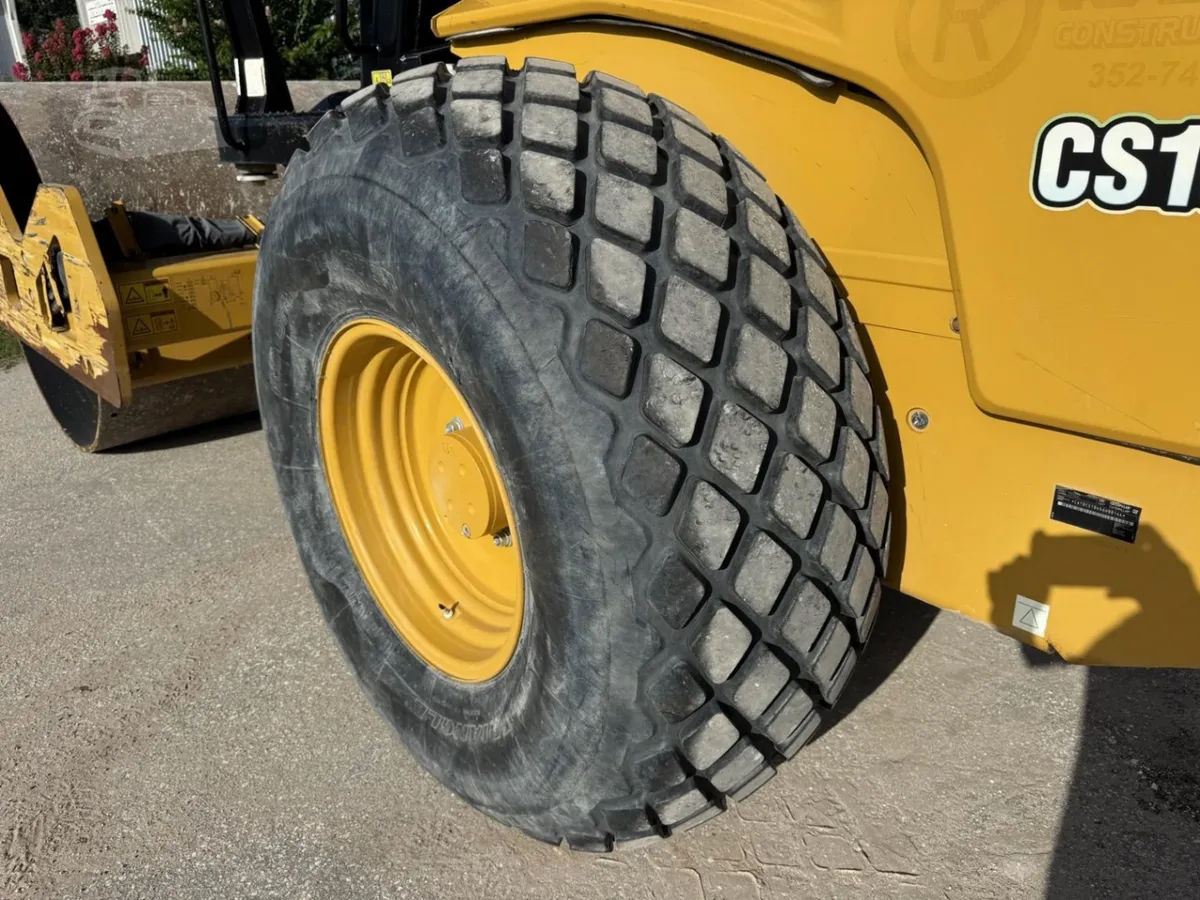 2022 Caterpillar CS10GC Smooth Drum Rollers for sale in Mulberry, FL - listing photo 8 of 10