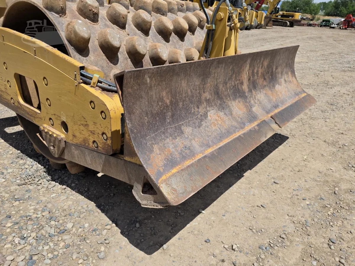 2004 Caterpillar CP-563E Padfoot Trench Compaction for sale in Paonia, CO - listing photo 7 of 10